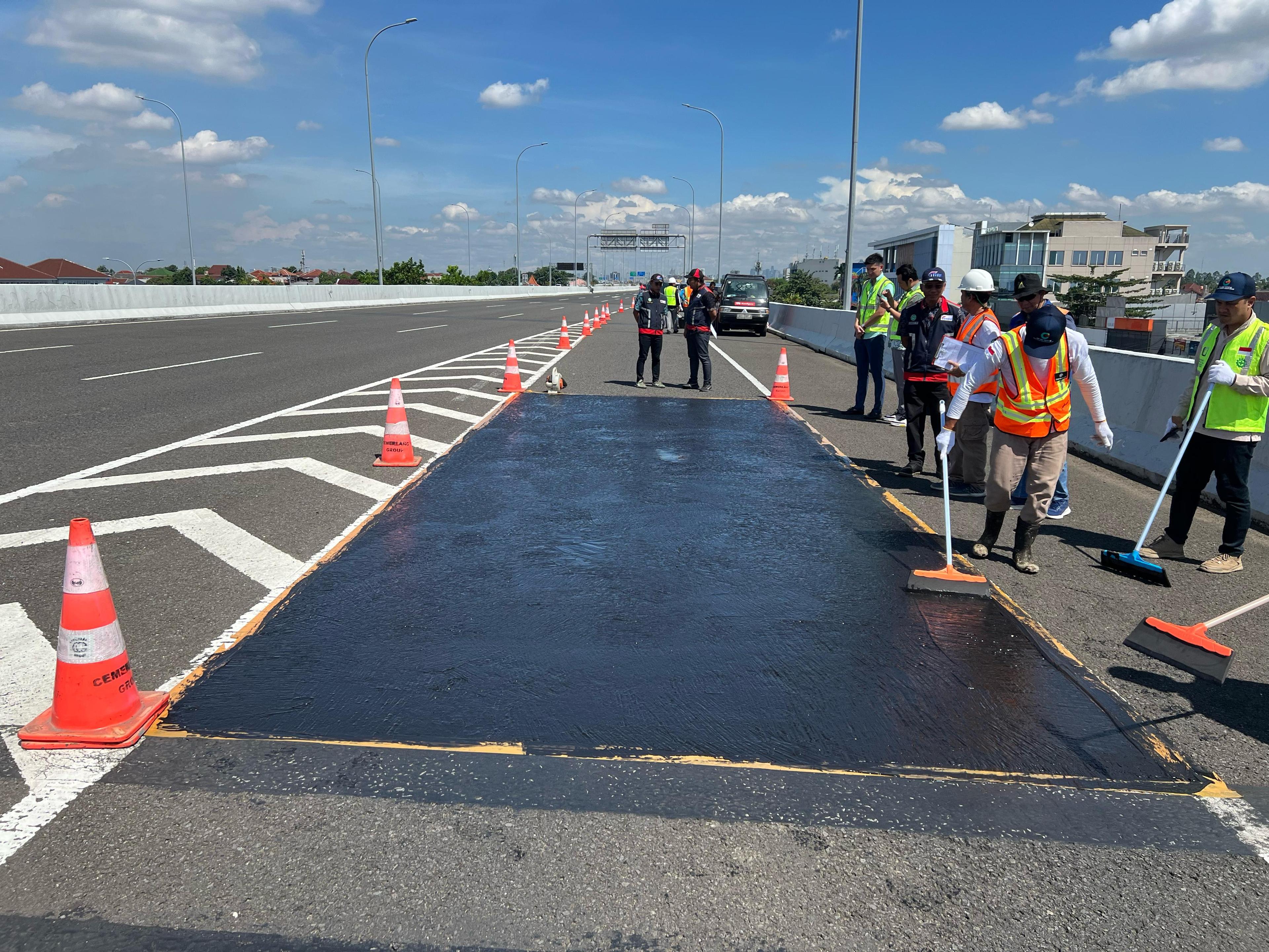 Mock Up Microsurfacing di Tol Becakayu